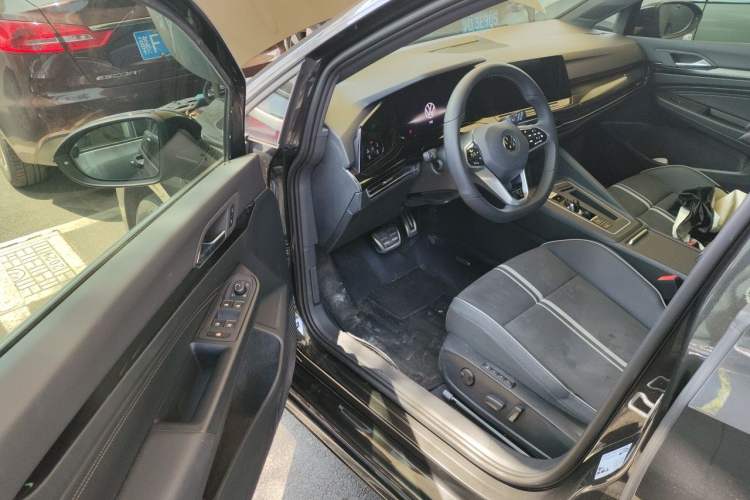 Used Volkswagen Golf 2024 280TSI DSG R-Line 50th Anniversary Edition Driver Seat