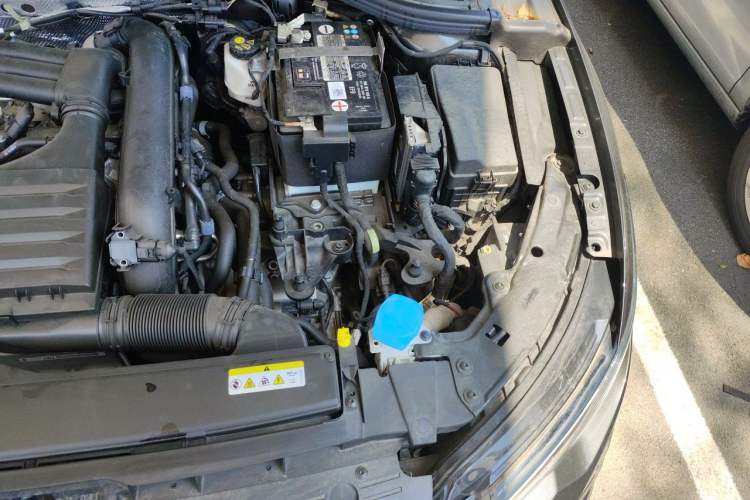 Used Volkswagen Golf 2024 280TSI DSG R-Line 50th Anniversary Edition Engine Bay Left