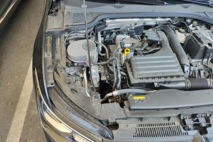 Used Volkswagen Golf 2024 280TSI DSG R-Line 50th Anniversary Edition Engine Bay Right