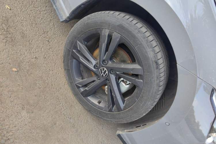 Used Volkswagen Golf 2024 280TSI DSG R-Line 50th Anniversary Edition Right Front Wheel Hub