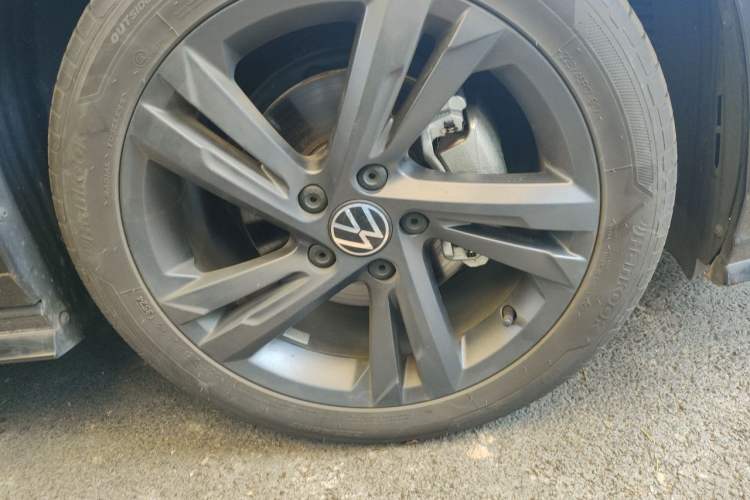 Used Volkswagen Golf 2024 280TSI DSG R-Line 50th Anniversary Edition Right Front Wheel Hub