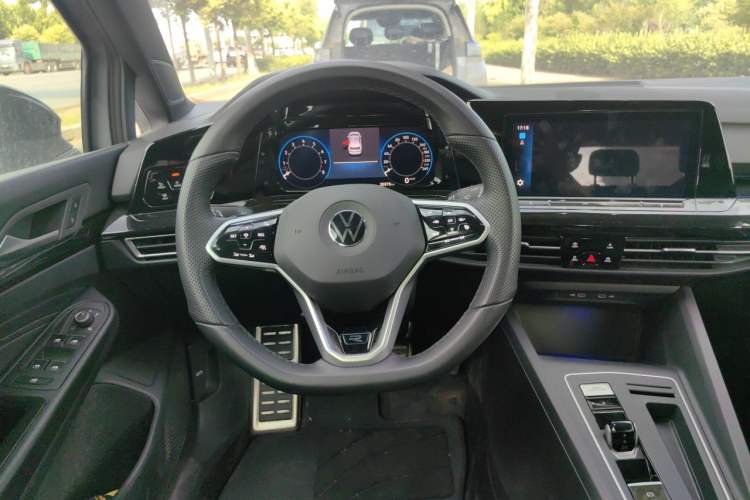 Used Volkswagen Golf 2024 280TSI DSG R-Line 50th Anniversary Edition Steering Wheel