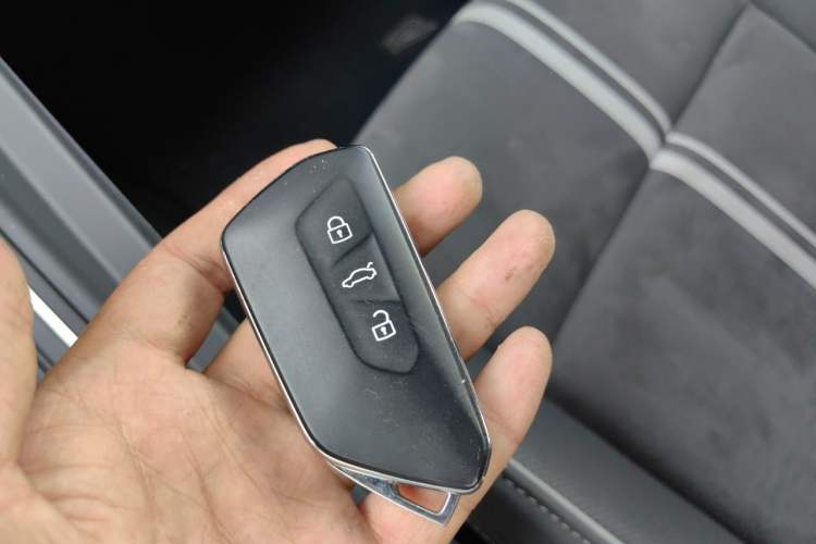Used Volkswagen Golf 2024 280TSI DSG R-Line 50th Anniversary Edition Vehicle Key