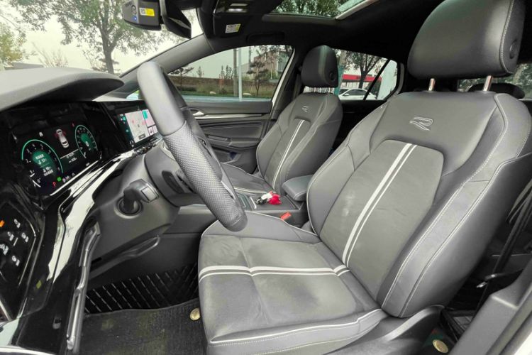 Used Volkswagen Golf 2024 280TSI DSG R-Line 50th Anniversary Edition Audio And AC Panel