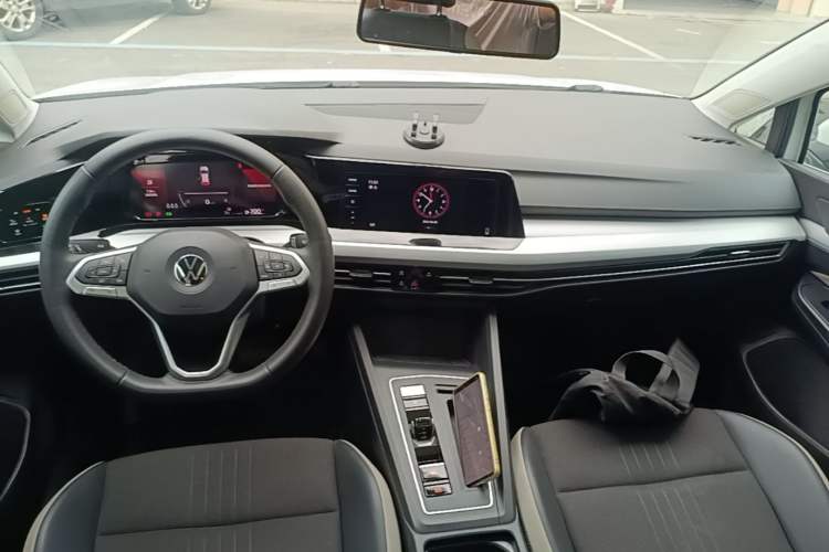 Used Volkswagen Golf 2024 280TSI DSG Pro Enjoyment Edition Center Console