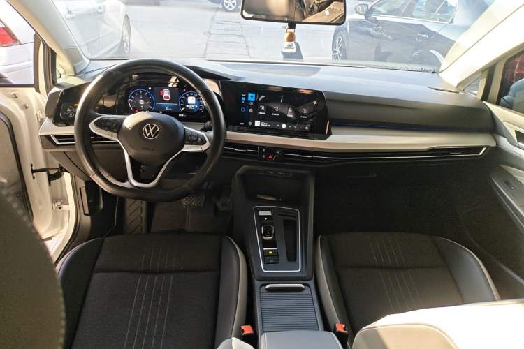 Used Volkswagen Golf 2024 280TSI DSG Pro 50th Anniversary Edition Center Console