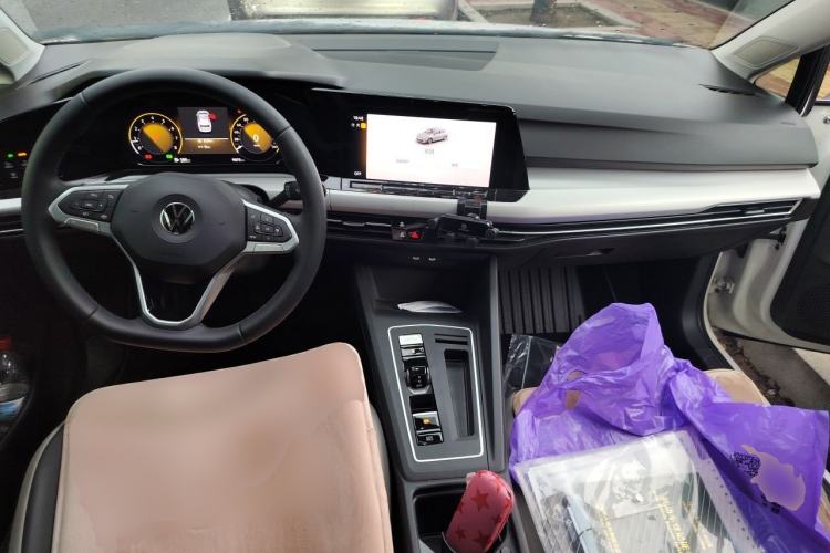 Used Volkswagen Golf 2024 280TSI DSG Pro 50th Anniversary Edition Center Console