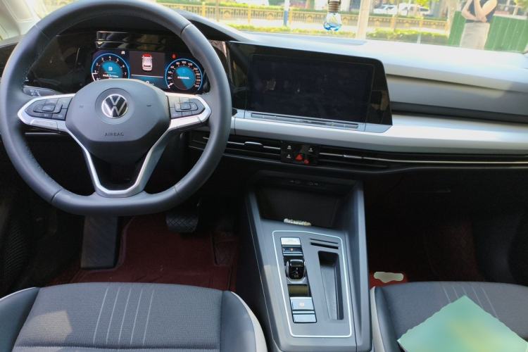 Used Volkswagen Golf 2024 280TSI DSG Pro 50th Anniversary Edition Center Console