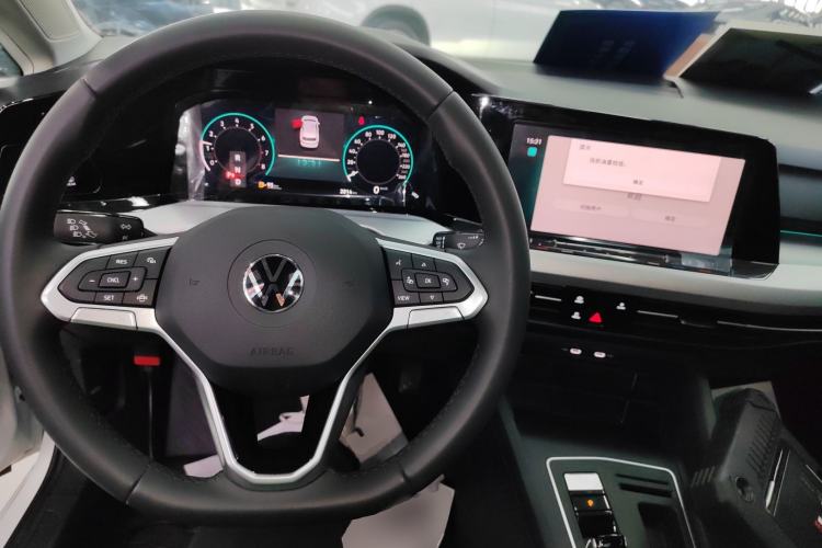 Used Volkswagen Golf 2024 280TSI DSG Pro Enjoyment Edition Center Console