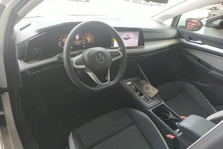 Used Volkswagen Golf 2024 280TSI DSG Pro Expert Edition Center Console