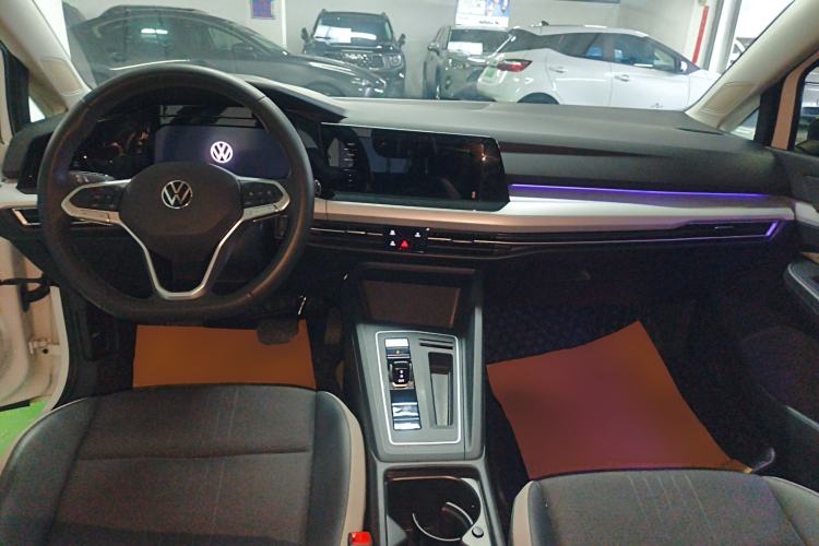 Used Volkswagen Golf 2024 280TSI DSG Pro Enjoyment Edition Center Console