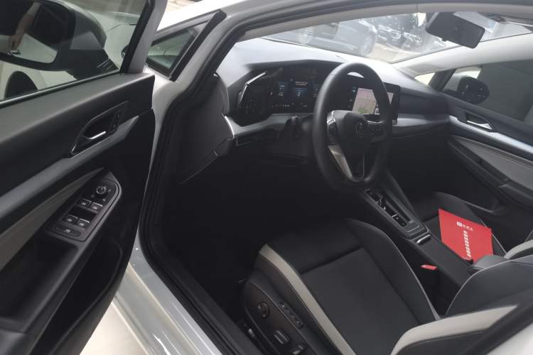 Used Volkswagen Golf 2024 280TSI DSG Pro 50th Anniversary Edition Driver Seat