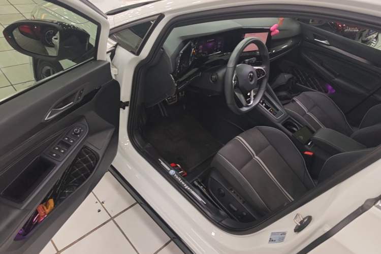 Used Volkswagen Golf 2024 280TSI DSG Pro Expert Edition Driver Seat
