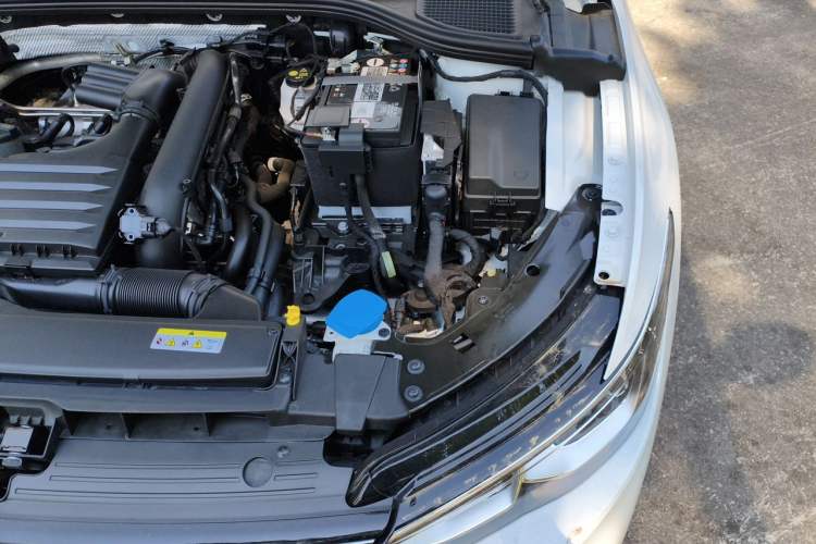 Used Volkswagen Golf 2024 280TSI DSG Pro 50th Anniversary Edition Engine Bay Left