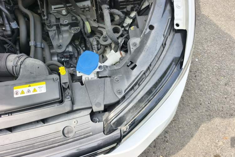 Used Volkswagen Golf 2024 280TSI DSG Pro 50th Anniversary Edition Engine Bay Left
