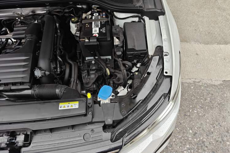 Used Volkswagen Golf 2024 280TSI DSG R-Line 50th Anniversary Edition Engine Bay Left