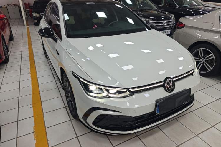 Used Volkswagen Golf 2024 280TSI DSG Pro Expert Edition Front Right 45 Deg