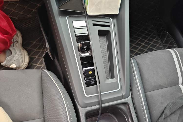Used Volkswagen Golf 2024 280TSI DSG R-Line 50th Anniversary Edition Gear Lever