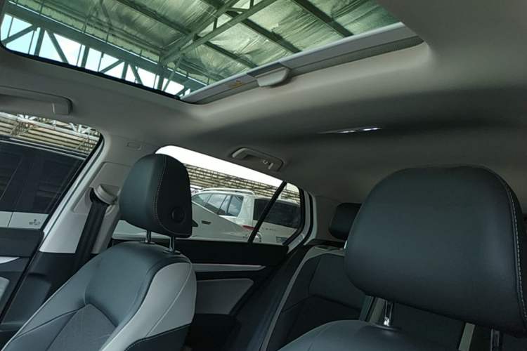 Used Volkswagen Golf 2024 280TSI DSG Pro Expert Edition Headliner