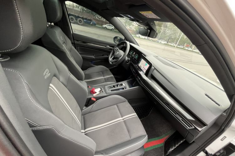 Used Volkswagen Golf 2024 280TSI DSG R-Line 50th Anniversary Edition Interior 10