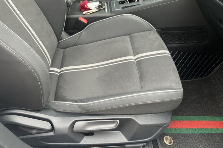 Used Volkswagen Golf 2024 280TSI DSG R-Line 50th Anniversary Edition Interior 11