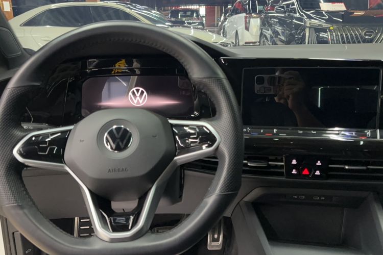 Used Volkswagen Golf 2024 280TSI DSG R-Line 50th Anniversary Edition Interior 3