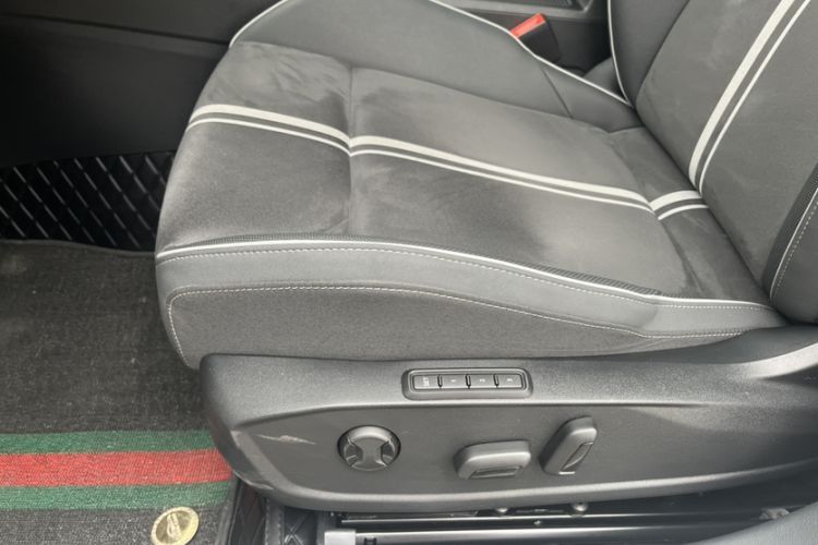 Used Volkswagen Golf 2024 280TSI DSG R-Line 50th Anniversary Edition Interior 6