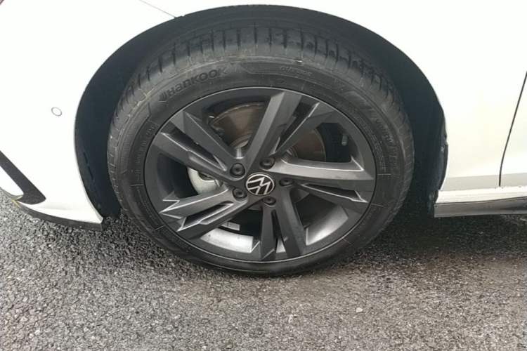 Used Volkswagen Golf 2024 280TSI DSG R-Line 50th Anniversary Edition Left Front Wheel Hub