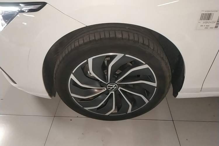 Used Volkswagen Golf 2024 280TSI DSG Pro 50th Anniversary Edition Left Front Wheel Hub