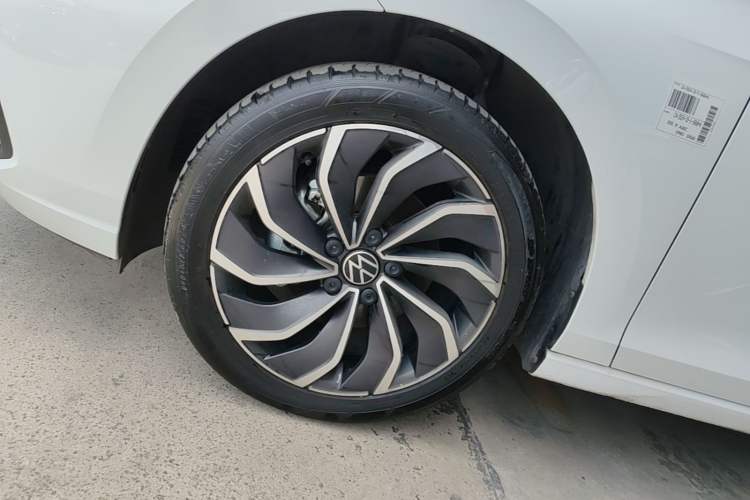 Used Volkswagen Golf 2024 280TSI DSG Pro 50th Anniversary Edition Left Front Wheel Hub