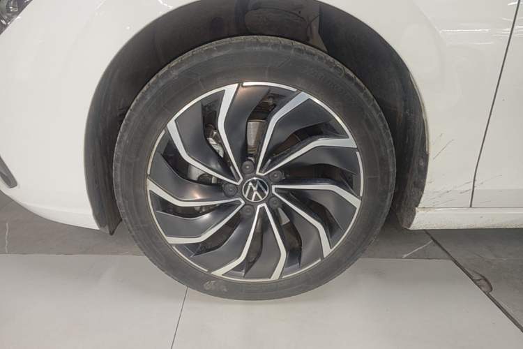 Used Volkswagen Golf 2024 280TSI DSG Pro 50th Anniversary Edition Left Front Wheel Hub