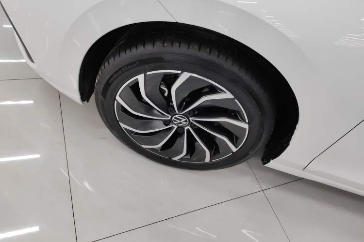 Used Volkswagen Golf 2024 280TSI DSG Pro Enjoyment Edition Left Front Wheel Hub