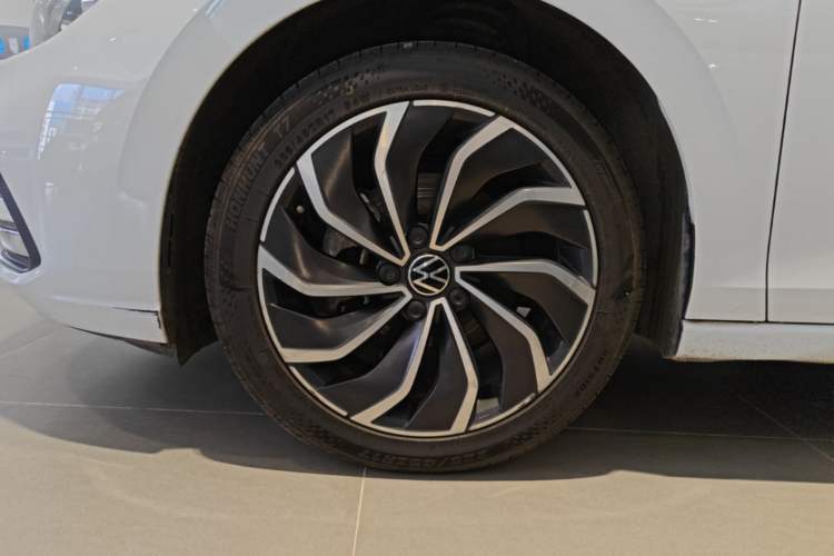 Used Volkswagen Golf 2024 280TSI DSG Pro Enjoyment Edition Left Front Wheel Hub