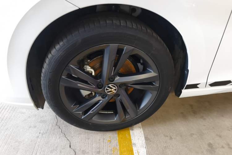 Used Volkswagen Golf 2024 280TSI DSG Pro 50th Anniversary Edition Left Front Wheel Hub