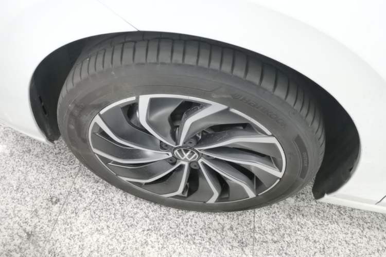 Used Volkswagen Golf 2024 280TSI DSG Pro Enjoyment Edition Left Front Wheel Hub