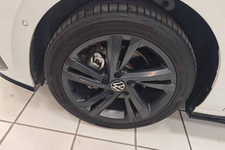 Used Volkswagen Golf 2024 280TSI DSG Pro Expert Edition Left Front Wheel Hub