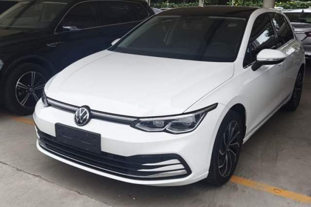 Volkswagen Golf 2024 280TSI DSG Pro 50th Anniversary Edition مستعملة