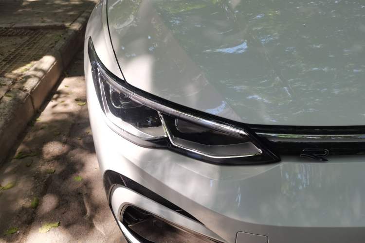 Used Volkswagen Golf 2024 280TSI DSG R-Line 50th Anniversary Edition Right Front Headlight