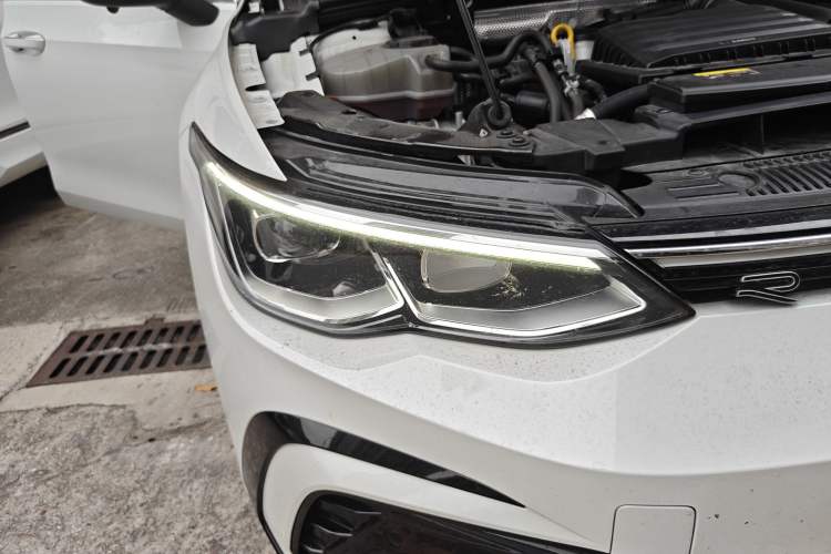 Used Volkswagen Golf 2024 280TSI DSG R-Line 50th Anniversary Edition Right Front Headlight