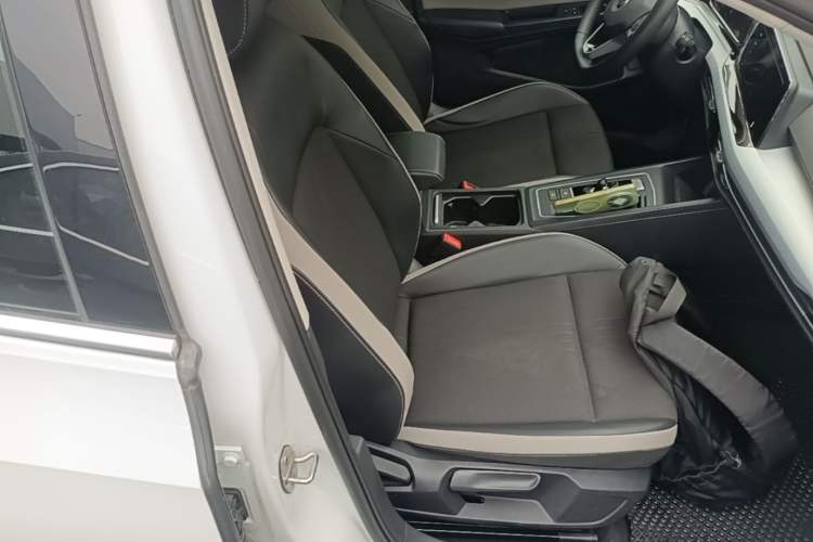 Used Volkswagen Golf 2024 280TSI DSG Pro Enjoyment Edition Right Front Seat