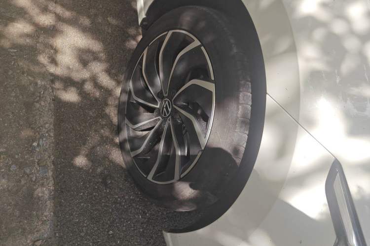 Used Volkswagen Golf 2024 280TSI DSG Pro Enjoyment Edition Right Front Wheel Hub
