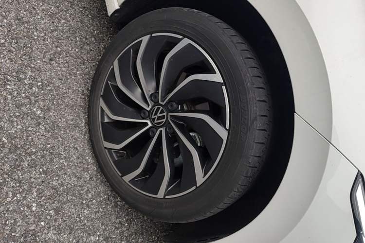 Used Volkswagen Golf 2024 280TSI DSG Pro 50th Anniversary Edition Right Front Wheel Hub
