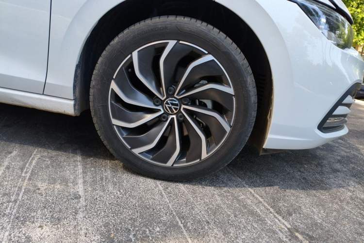 Used Volkswagen Golf 2024 280TSI DSG Pro 50th Anniversary Edition Right Front Wheel Hub