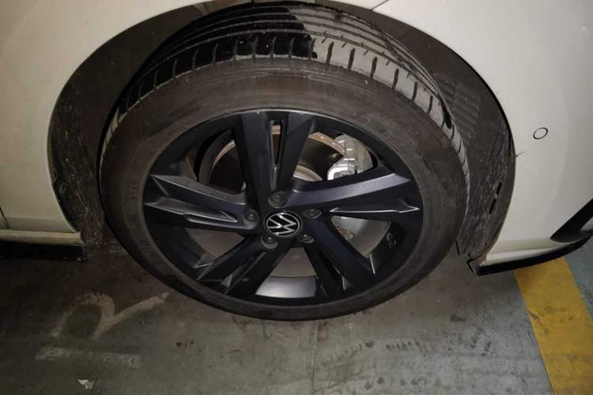 Used Volkswagen Golf 2024 280TSI DSG R-Line 50th Anniversary Edition Right Front Wheel Hub
