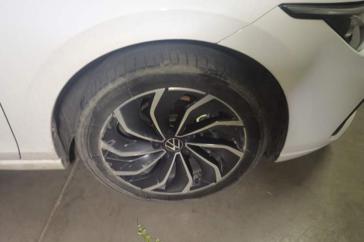 Used Volkswagen Golf 2024 280TSI DSG Pro Enjoyment Edition Right Front Wheel Hub