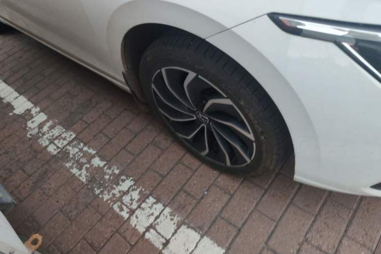 Used Volkswagen Golf 2024 280TSI DSG Pro 50th Anniversary Edition Right Front Wheel Hub