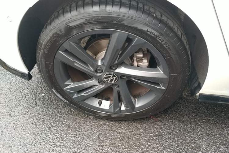 Used Volkswagen Golf 2024 280TSI DSG R-Line 50th Anniversary Edition Right Rear Wheel Hub