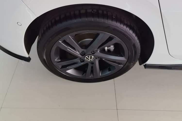 Used Volkswagen Golf 2024 280TSI DSG R-Line 50th Anniversary Edition Right Rear Wheel Hub