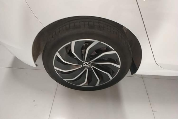 Used Volkswagen Golf 2024 280TSI DSG Pro 50th Anniversary Edition Right Rear Wheel Hub
