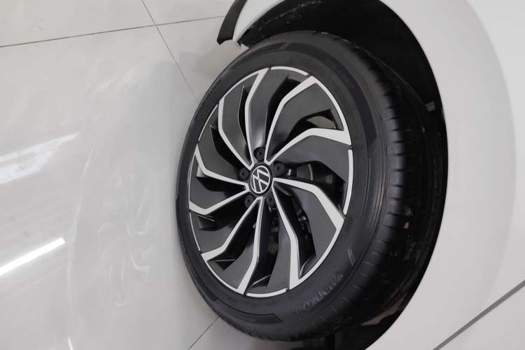 Used Volkswagen Golf 2024 280TSI DSG Pro Enjoyment Edition Right Rear Wheel Hub